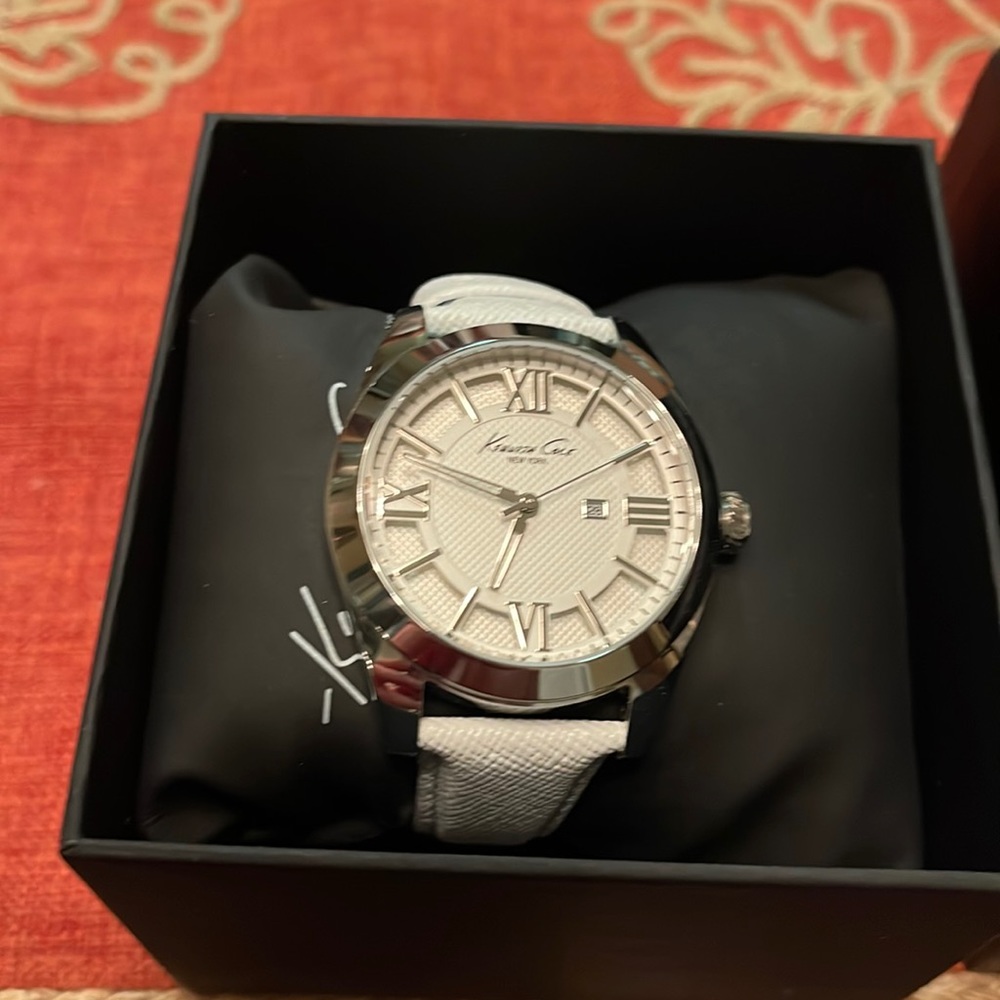 Kenneth Cole white, genuine leather band! Never worn!
